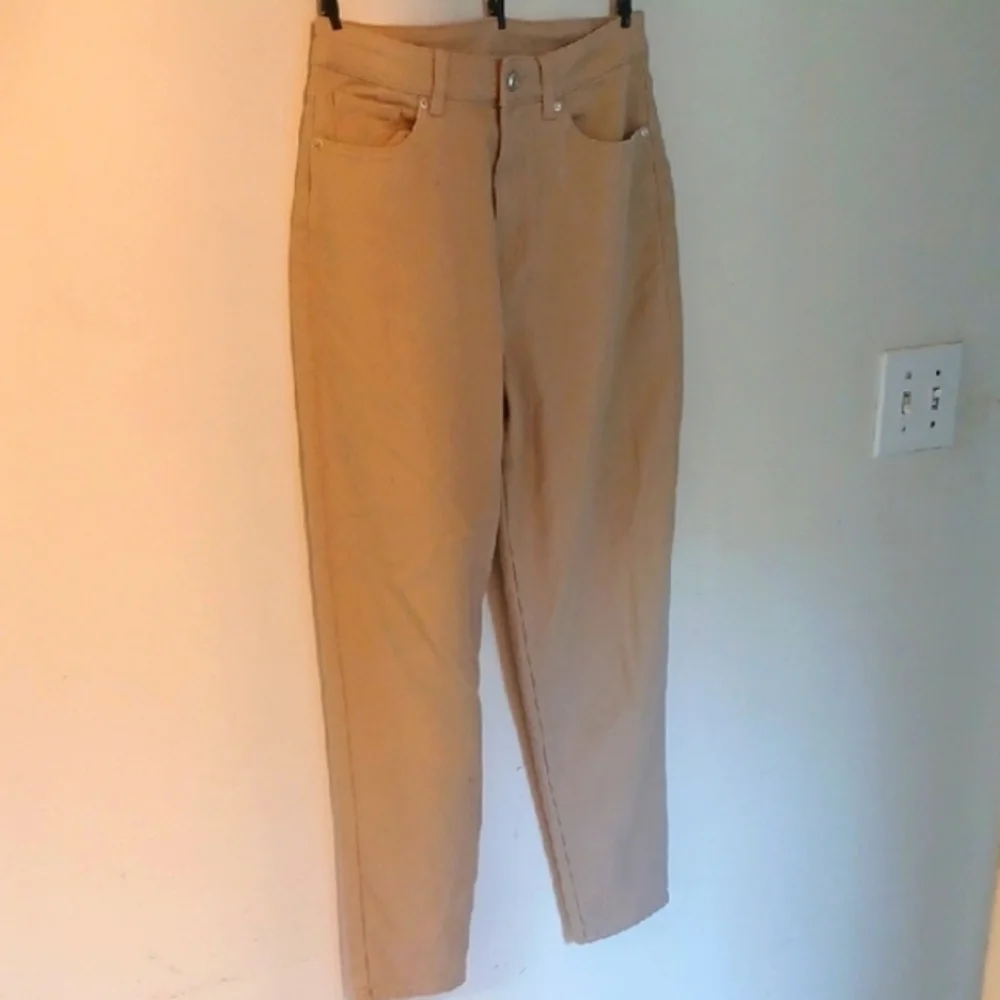 H&M Divided Tan Straight Leg Jeans, Size 6